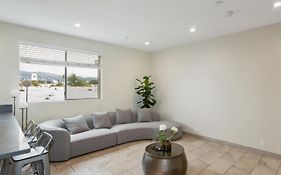 Gold Point Hollywood Apartments