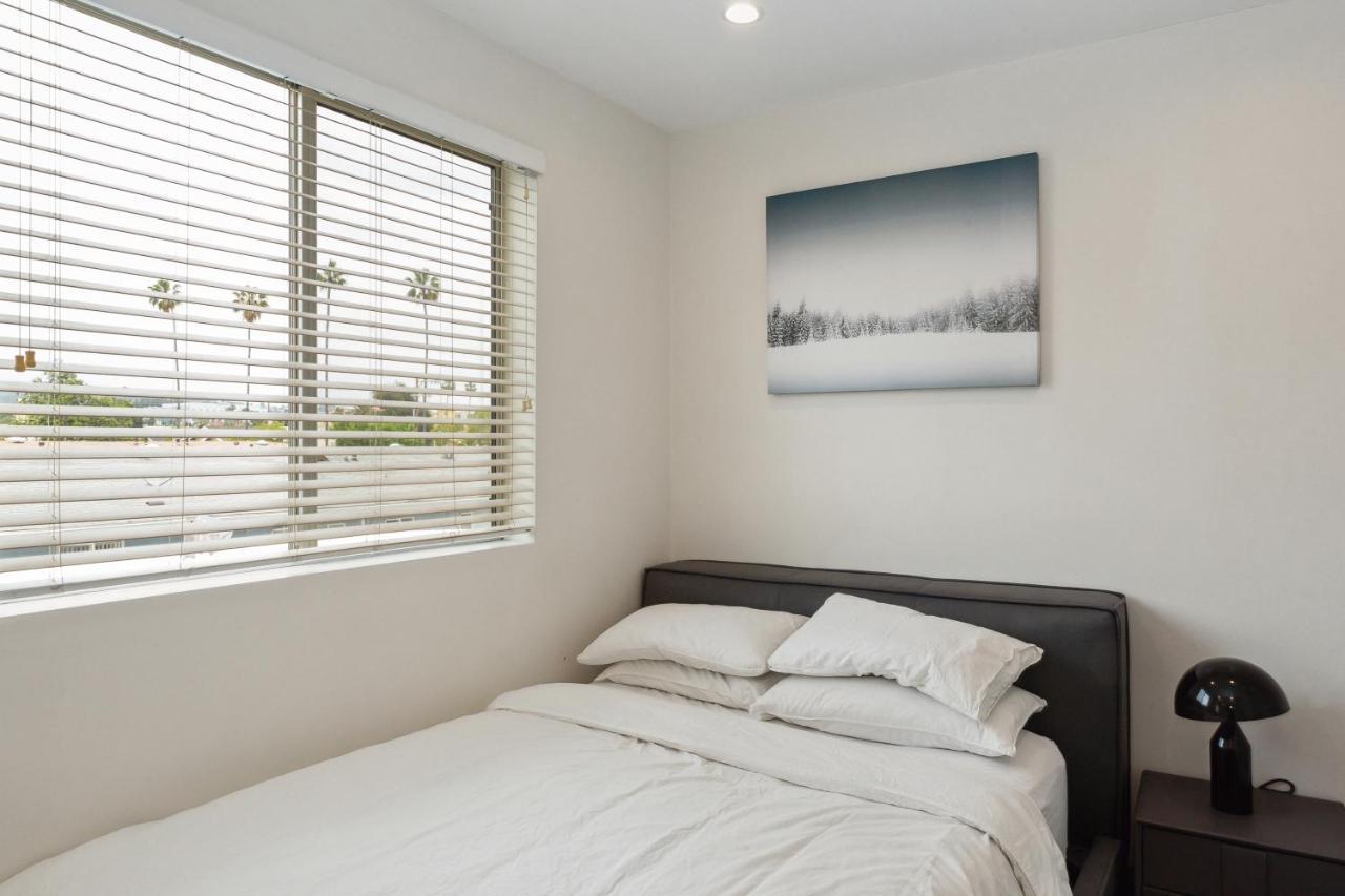 Gold Point Hollywood Apartments Los Angeles Exterior photo